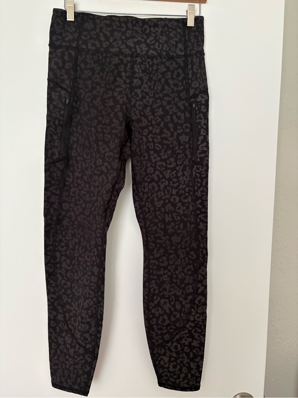 Athleta Black Subtle Leopard Print High-Waist Leggings Rainer Reflective Tight M